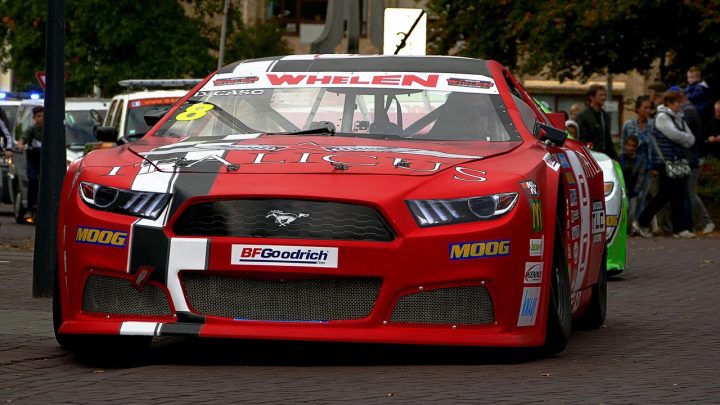 NASCAR enfrenta críticas após domínio de Shane van Gisbergen nas pistas mistas